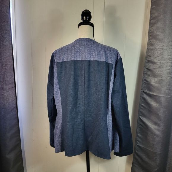 LANE BRYANT Blue Chambray Quilted Panel Blazer Size 22W - Picture 4 of 4